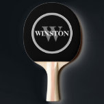 Monogram svart vitt Mod enkelt för honom Pingisracket<br><div class="desc">Anpassa den här pingpongpaddeln i monogrammet med namn och monogrammet som startpunkt. Mod,  enkel,  elegant och klassisk design. En underbar fars dag-gåva,  födelsedag eller Julklapp för honom.</div>