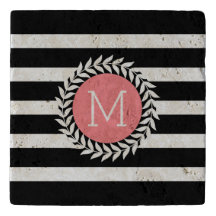 Monogram Svartvit Rand och vit andedräkt
