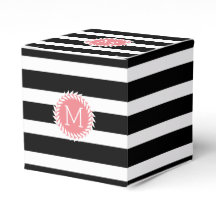 Monogram Svartvit Rand och vit andedräkt