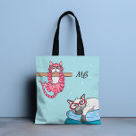 Monogram underbart Whimsical Cats Trendig Modern Tygkasse<br><div class="desc">Den här moderna designen har två vita katter med en personlig i monogram #totebag #bag #monogram #personalizedgifts</div>