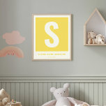 Monogram utskrift av anpassningsbar Namn Nursery W Poster<br><div class="desc">Tittar du för en god daghemskonst? Den här namnutskriften är perfekt! Den har ett modernt monogram och ljuvliga nyanser i gulten, vilket gör att du får en personlig beröring till vilket baby-rum som helst. En underbar babyduschgåva eller avslutande av beröring för ditt eget lilla utrymme. #plantserydecor #babyroomdecor #personalizedgifts #monogramprint #babygirlnursery...</div>