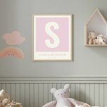 Monogram utskrift av anpassningsbar Namn Nursery W Poster<br><div class="desc">Tittar du för en god daghemskonst? Den här namnutskriften är perfekt! Med ett modernt monogram och sött nyans för rosa tillför det en personlig beröring till vilket baby-rum som helst. En underbar babyduschgåva eller avslutande av beröring för ditt eget lilla utrymme. #plantserydecor #babyroomdecor #personalizedgifts #monogramprint #babygirlnursery #kundnameprint</div>