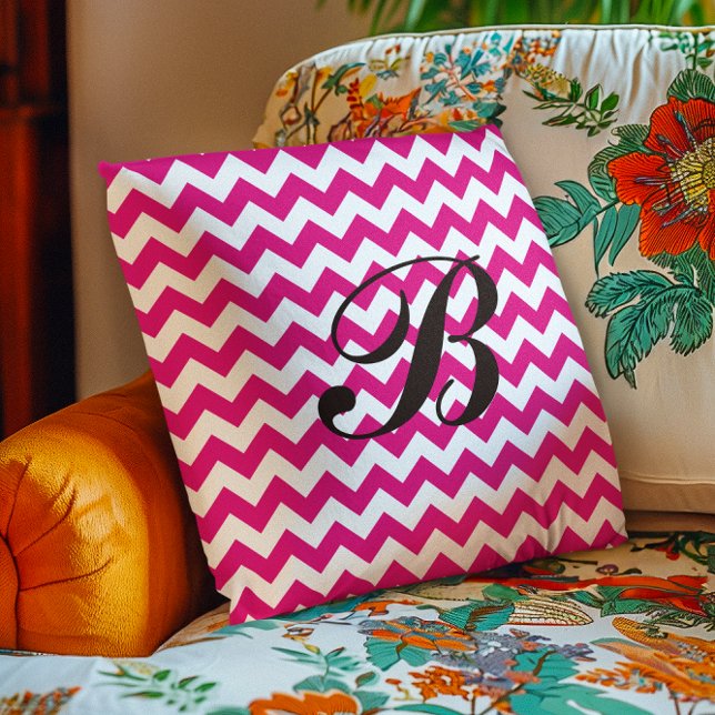 Monogram varmgrönt och vitt sicksackmönster kudde (Monogram Hot Pink and White Chevron Throw Pillow)
