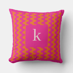 Monogram varmt rosa orange djärvt vågigt mönster kudde