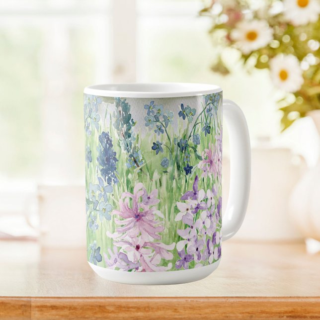 Monogram vattenfärg Blå Lila Blomma Äng Kaffemugg (In situ kitchen table)