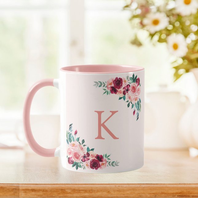 Monogram Vattenfärg Boho Rosa Burgunder Rosa Blomm Mugg (In situ Kitchen table)