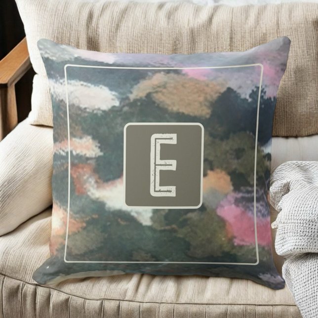 Monogram vattenfärgsfärgad abstrakt camo brunbeige kudde (Skapare uppladdad)