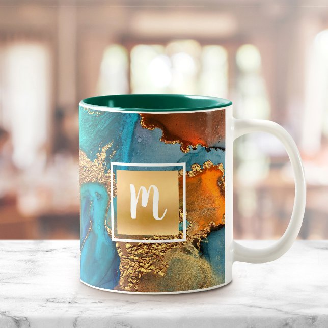 Monogram vattenfärgsmarmor guld turkos orange Två-Tonad mugg (Skapare uppladdad)