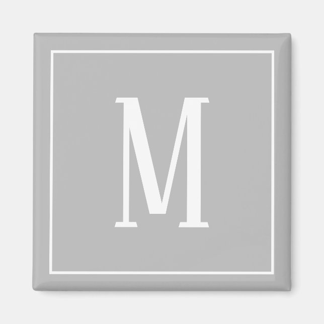 Monogram vit på grå fyrkantig magnet (Framsidan)