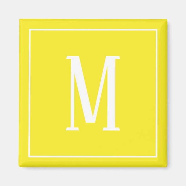 Monogram vit på gul fyrkantig magnet (Framsidan)
