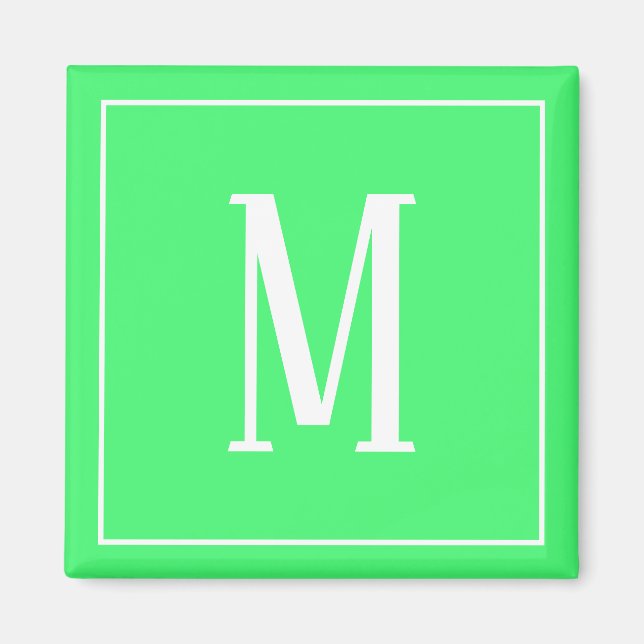 Monogram vit på ljusgrön fyrkantig magnet (Framsidan)