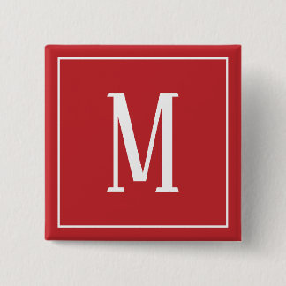 Monogram vit på mörkröd fyrkantig knapp