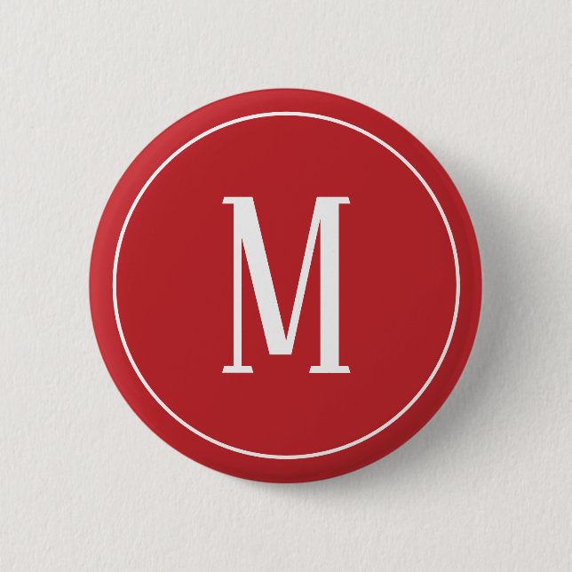 Monogram vit på mörkröd rund knapp (Framsida)