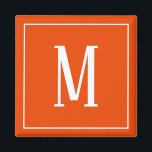 Monogram Vit på Orangens kvadratstreck Magnet<br><div class="desc">En kvadratisk magnet med ett vitt monogram på en ljus orange bakgrund. Anpassa magneten med egna initialer eller initialer,  färg,  bland andra alternativ.</div>