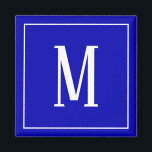 Monogram vit på Royal Blue Fyrkantig Magnet<br><div class="desc">En fyrkantig magnet med ett vitt monogram på en kunglig blå bakgrund. Anpassa magneten med din egen initial eller initialer,  färger,  bland andra alternativ.</div>
