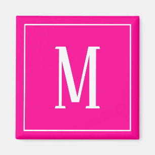 Monogram vit på varmröd fyrkantig magnet