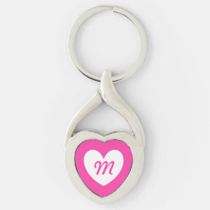 Monogram vitt hjärta på fuchsisk rosa twisted heart silverfärgad nyckelring