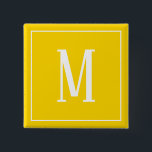 Monogram Vitt på Golden Gult Square Button Knapp<br><div class="desc">En fyrkantig knapp med ett vitt monogram på en gyllene gults bakgrund. Anpassa knappen med en egen initial eller initialer,  färg,  bland andra alternativ.</div>