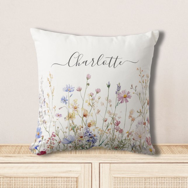 Monogram Watercolor Rustic Pretty Wildflower Field Kudde (In situ)