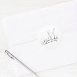 Monogram Wedding Favor Sticker Runt Klistermärke<br><div class="desc">Monogram Bröllop-startmärke för grundstam för grundstam eller för kuvertförseglingar för bröllopsinbjudan. Helt Anpassade. Elke Clarke ©2009 com Här är några andra populära utformningar från monogramgalleriet!</div>