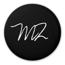 Monogram White på Black