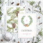 Monogram Winter Cone Berry Wandan God jul Julkort<br><div class="desc">Tittar du ett vackert, enkelt och elegant helgdag kort? Titta bara på vårt festive Monogram Winter Fir Cone Berry Wandan God jul Helgdag Card! Det här häpnadsväckande kortet har en modern och vinter-grön krans som på ett vackert sätt dekoreras med vattenfärgsbilder av vinterfir och röda bär, som ramar in ditt...</div>