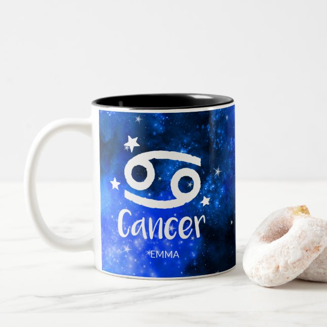 Monogram, Zodiac Cancer-tecken, Blue Galaxy Två-Tonad Mugg (Med munk)