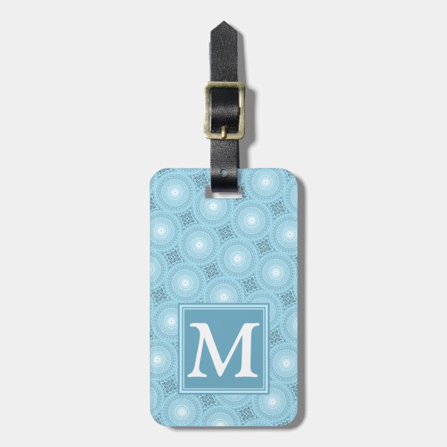 Monogramängelblåa cirklar mönster bagagebricka (Vertikal Framsida)