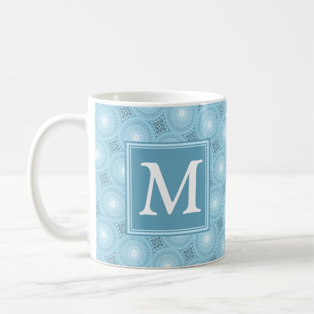 Monogramängelblåa cirklar mönster kaffemugg (Vänster)