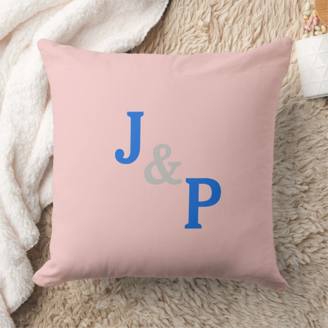 Monogramm kudde i rosa kvarts och blå pastell färg (Filt)