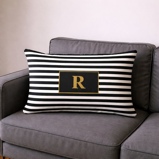Monogrammad Black/White Rand Lumbarkudde (Skapare uppladdad)