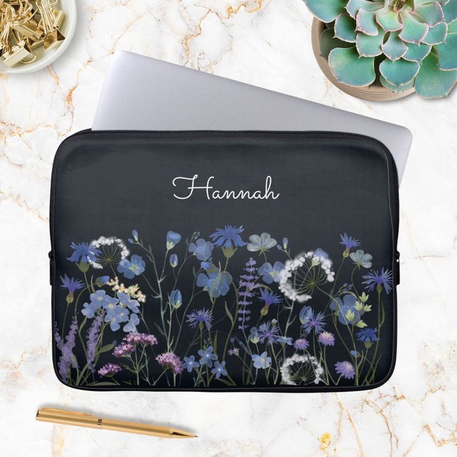 Monogrammad Blue Watercolor Wildblomme Garden Laptop Fodral (In situ)