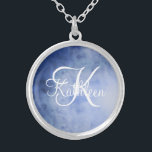 Monogrammad Blue White Watercolor Initial Namn Silverpläterat Halsband<br><div class="desc">Monogrammad Blue and White Watercolor Silver necklace eller locket Det här skulle ge en underbar gåva till dina brudgummar eller en underbar gåva till alla kvinnor.</div>