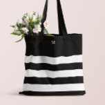 Monogrammad | CHIC RAND Tygkasse<br><div class="desc">Snyggt strimlad mot påsen som kan vara personlig med en initial.</div>