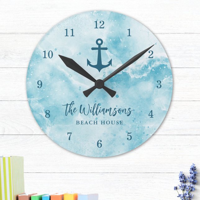 Monogrammad Coastal Teal Blue Beach House Rund Klocka (COASTAL WALL CLOCK)
