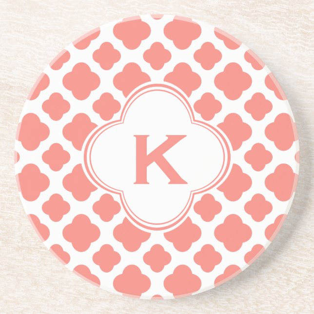 Monogrammad Coral Rosa Quatrefoil Mönster Underlägg Sandsten (Framsidan)