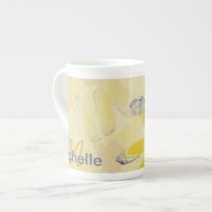 Monogrammad Daisy för Retro-Gult Benporslin Mugg