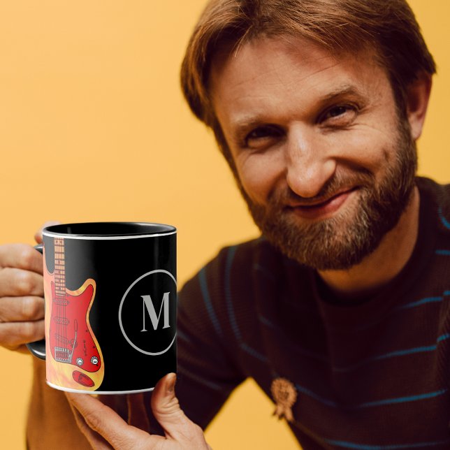 Monogrammad elektrisk gitar mugg (Flame Electric guitar monogram coffee mug for a musician guitarist or music teacher)
