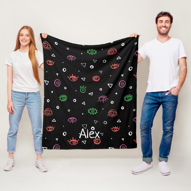 Monogrammad Evil Öga Mönster Lägg till första Namn Fleecefilt (På plats)