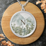 Monogrammad Forest and Mountain Nature Watercolor Silverpläterat Halsband<br><div class="desc">Fira skönheten med vår Forest and Mountain Nature Watercolor Necklace. Det fångar upp skogens och bergsområdenas belägenhet i en vattenfärg stil.</div>