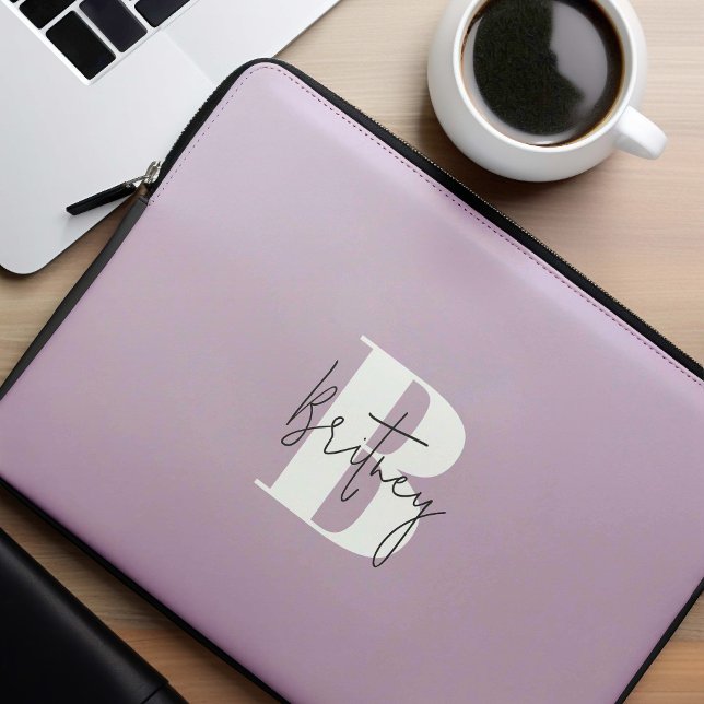 Monogrammad Lavender Modern Minimalist Laptop Fodral (Skapare uppladdad)
