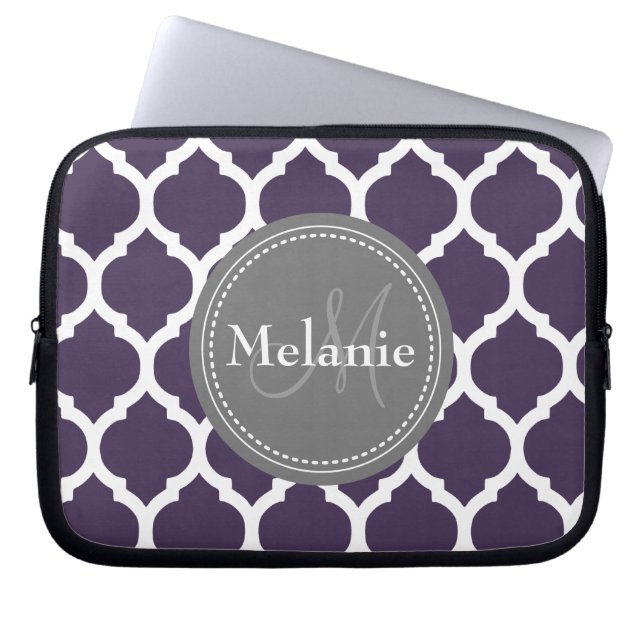 Monogrammad Lila & Grått Quatrefoil Laptop Sleeve (Framsidan)