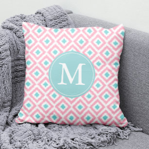 Monogrammad Ljus rosa Mint Diamonds Ikat Mönster Kudde