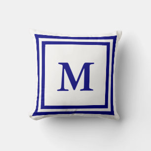 Monogrammad marinblått och vitt kudde