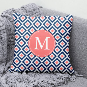 Monogrammad Navy Blue Coral Diamonds Ikat Mönster Kudde