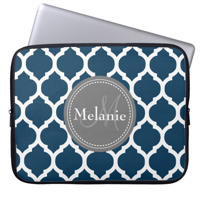 Monogrammad Navy Blue & Grått Quatrefoil Laptop Sleeve (Framsidan)