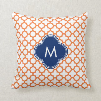 Monogrammad Orange och Royal Blue Quatrefoil Kudde