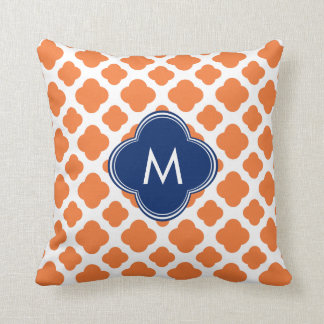 Monogrammad Orange och Royal Blue Quatrefoil Kudde