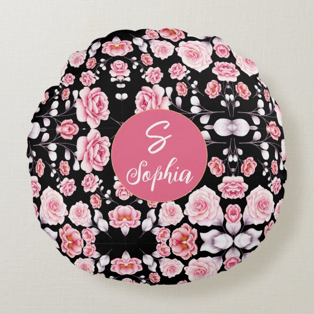 Monogrammad rosa-blommönster på svart rund kudde (Framsidan)