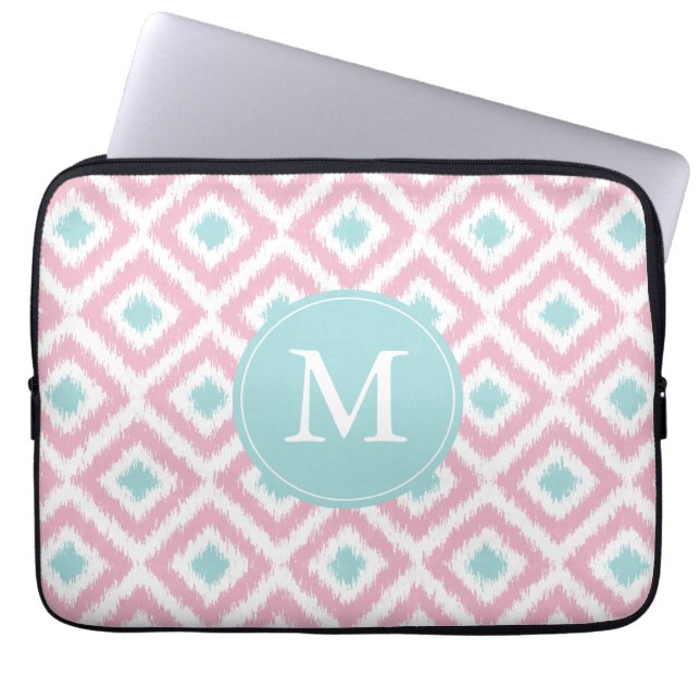 Monogrammad Rosa Mint Diamond Ikat Mönster Laptop Fodral (Framsidan)